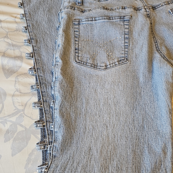 Stylish Blue Jeans with Side Detailing - Picture 7 of 12